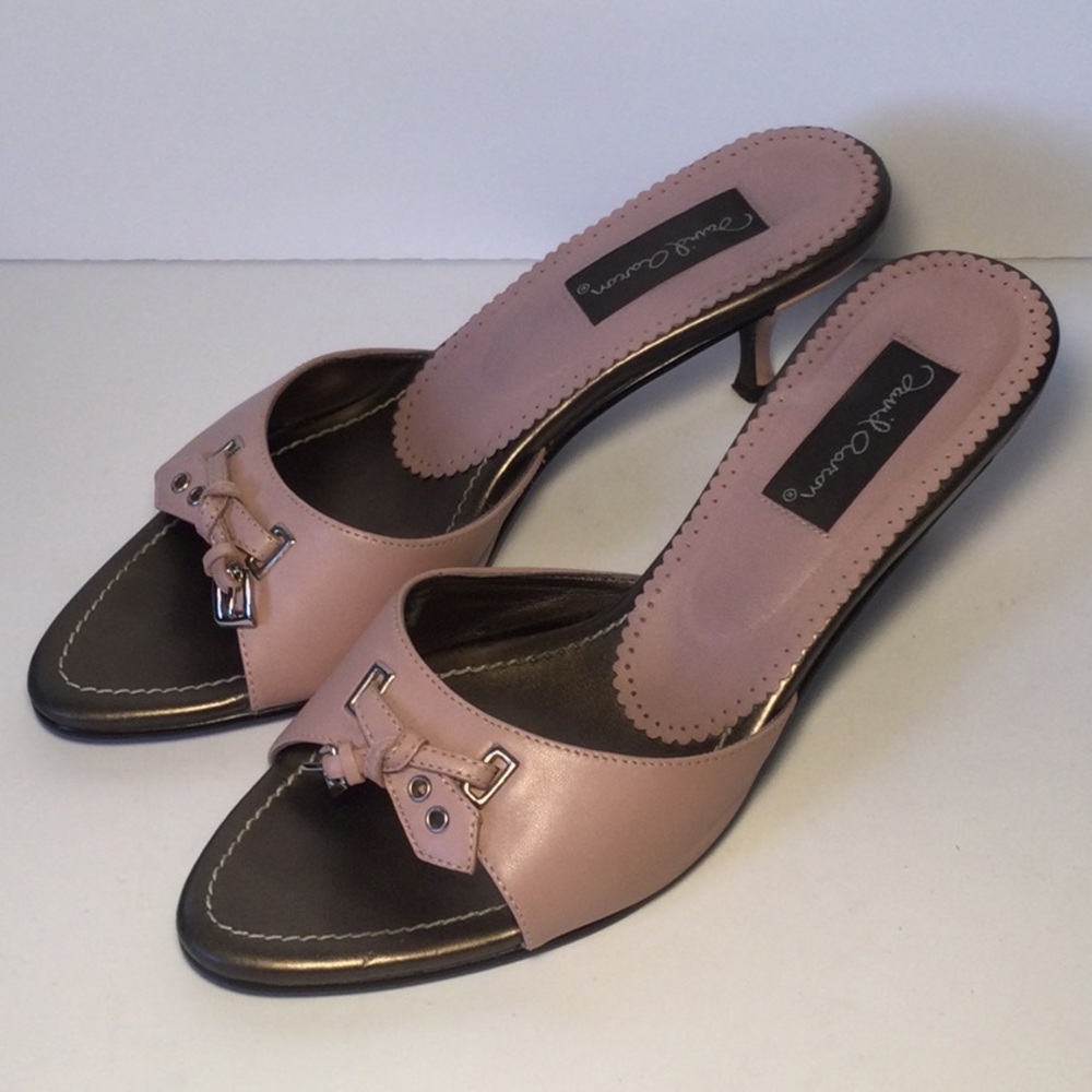 David Aaron pink leather kitten heels